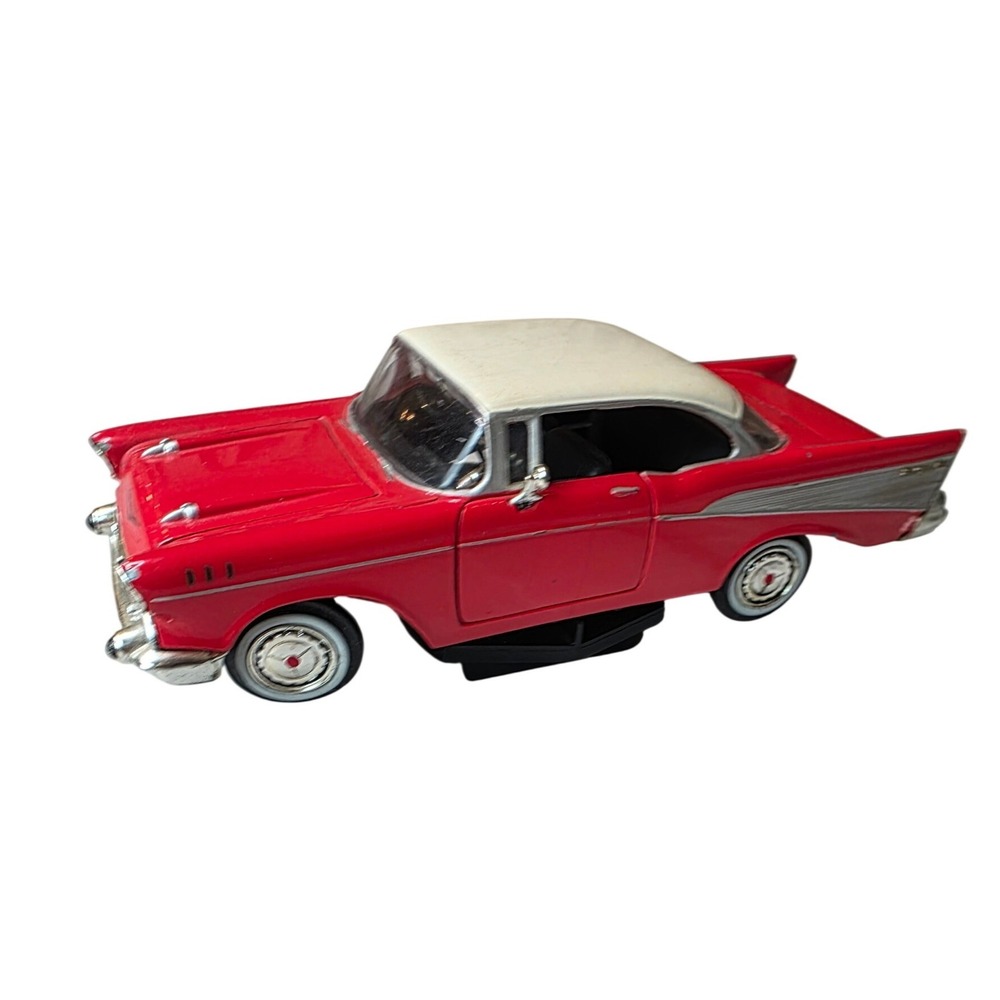 1957 Chevrolet Bel Air Diecast‎ Model Car 1:24 Scale Red White Two Vintage W1
